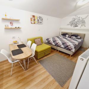Część wypoczynkowa w obiekcie Cozy Studio Apartment Tian in Zagreb