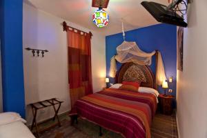 Кровать или кровати в номере Riad Assilah Chaouen