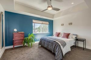 A bed or beds in a room at Reno Townhome with Mountain-View Rooftop Deck!