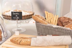 Jedlo v ubytovaní bed & breakfast alebo blízkom okolí