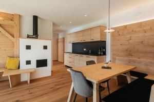Kuchyň nebo kuchyňský kout v ubytování Innermoser Bauernhof - Chalets