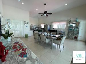 a kitchen and dining room with a table and chairs at Villa Bianca Bacalar in Bacalar