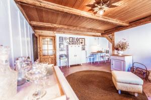 a living room with a table and a dining room at Haus zur alten Bimmelbahn in Kurort Jonsdorf