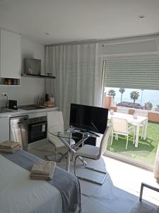 Foto dalla galleria di Coqueto estudio-ático EN PRIMERA LÍNEA DE PLAYA CON PRECIOSAS VISTAS AL MAR a Almería