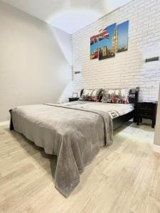 Posteľ alebo postele v izbe v ubytovaní Apartment Studio LONDON 92