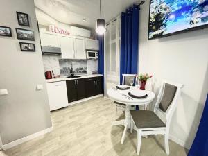 Kuchyňa alebo kuchynka v ubytovaní Apartment Studio LONDON 92