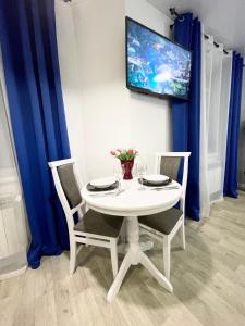 Televízia a/alebo spoločenská miestnosť v ubytovaní Apartment Studio LONDON 92
