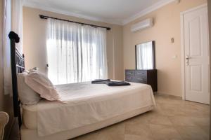 A bed or beds in a room at Villa Etki