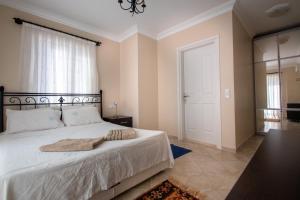 A bed or beds in a room at Villa Etki