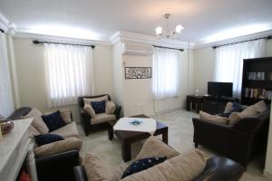 A seating area at Villa Etki