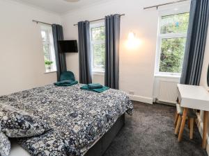 En eller flere senge i et værelse på Gable Cottage