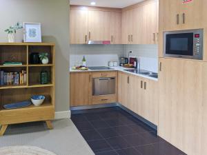 A kitchen or kitchenette at Jewel in the Crowne