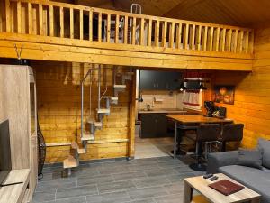 a living room with a spiral staircase in a cabin at Ferienhaus am Goldbach in Freiberg