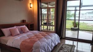 Ein Bett oder Betten in einem Zimmer der Unterkunft Senari Bay Resort