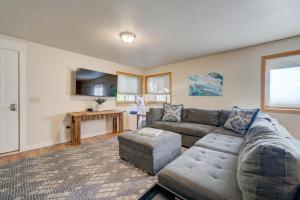 a living room with a couch and a table at Middle floor, 3 bedroom apt, 4 blocks from downtown in Bozeman