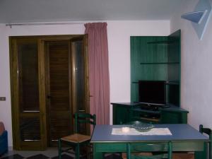 TV a/nebo společenská místnost v ubytování Residence Verde Mare Official Site