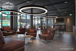 Posezení v ubytování ALPSTADT LIFESTYLE Hotel