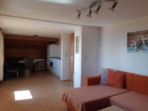 A kitchen or kitchenette at Ferienwohnung Gmeiner