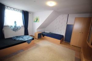 Postel nebo postele na pokoji v ubytování Work & Stay Apartment