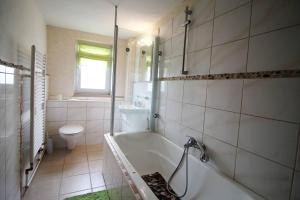 Koupelna v ubytování Work & Stay Apartment