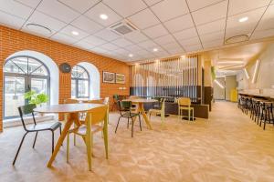 a restaurant with tables and chairs in a room at Student Factory Metz Trèves in Metz