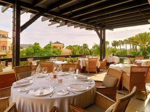 Hotel Las Madrigueras Golf Resort & Spa - Adults Only 레스토랑 또는 맛집