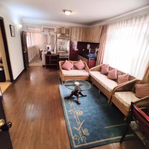 Shaligram Hotel & Spa的休息区