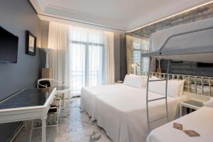 Postel nebo postele na pokoji v ubytování AZZ Mérida Medea Hotel