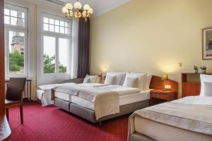 Postel nebo postele na pokoji v ubytování Hotel Kronprinz Hamburg Hauptbahnhof