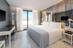 Postel nebo postele na pokoji v ubytování AZZ Mérida Medea Hotel
