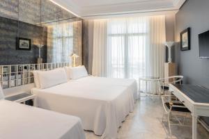 Postel nebo postele na pokoji v ubytování AZZ Mérida Medea Hotel