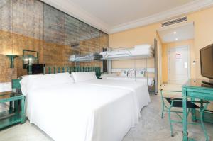 TV a/nebo společenská místnost v ubytování AZZ Mérida Medea Hotel