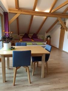 a dining room with a table and chairs and a bed at Ferienwohnung Stubenböck in Achenkirch