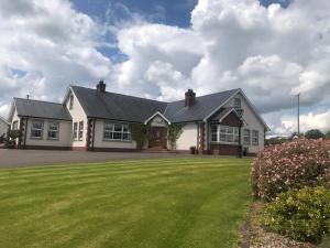 Imagen de la galería de Tranquil Modern Countryside Bungalow, en Dungannon