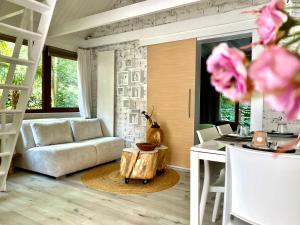 a living room with a couch and a table at Casa De Palmas - Tiny house in Alkmaar