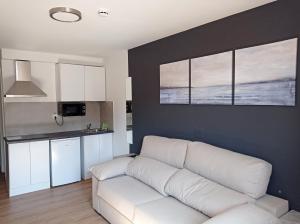 אזור ישיבה ב-Apartamentos Santander Maliaño Suites 3000