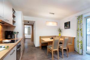 A kitchen or kitchenette at Haus Sabrina Rotpleiskopf