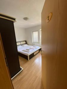 Voodi või voodid majutusasutuse Bus Station Hostel toas