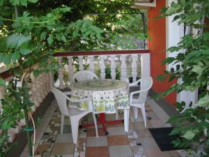 Balkón nebo terasa v ubytování Apartment in Lopar with terrace, air conditioning, WiFi, washing machine 4229-3
