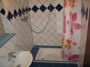 Koupelna v ubytování Apartment in Lopar with terrace, air conditioning, WiFi, washing machine 4229-3
