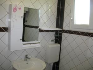 Kúpeľňa v ubytovaní Apartment in Lopar with sea view, loggia, air conditioning, W-LAN 4229-6