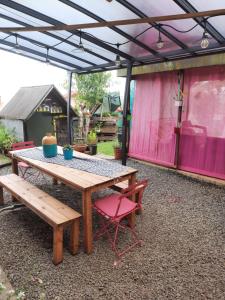 Chambres et Table d'hôte Les Hortensias外面的花园