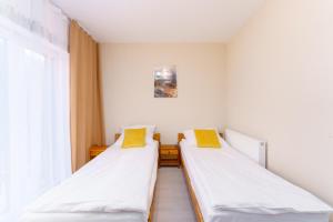 Posteľ alebo postele v izbe v ubytovaní APT Nadmorskie - Spokojne