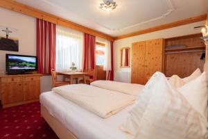 Łóżko lub łóżka w pokoju w obiekcie Appartement Schöne Aussicht