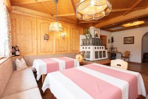 Łóżko lub łóżka w pokoju w obiekcie Appartement Schöne Aussicht