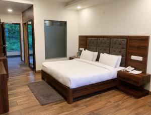 Letto o letti in una camera di Hotel Chail Residency