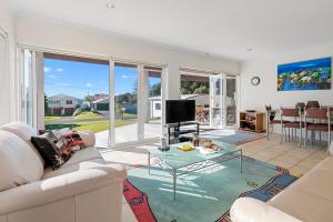 Gallery image of Sea Shells By The Shaw - Waihi Beach Holiday Home in Waihi Beach