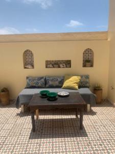a room with a bed and a coffee table at Casa Lucía in Sidi Ifni