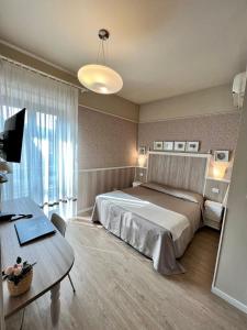 Postel nebo postele na pokoji v ubytování Hotel La Pace + 37 fotografií