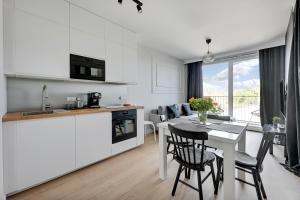 A kitchen or kitchenette at Blue Mandarin - Chlebova Apartments
